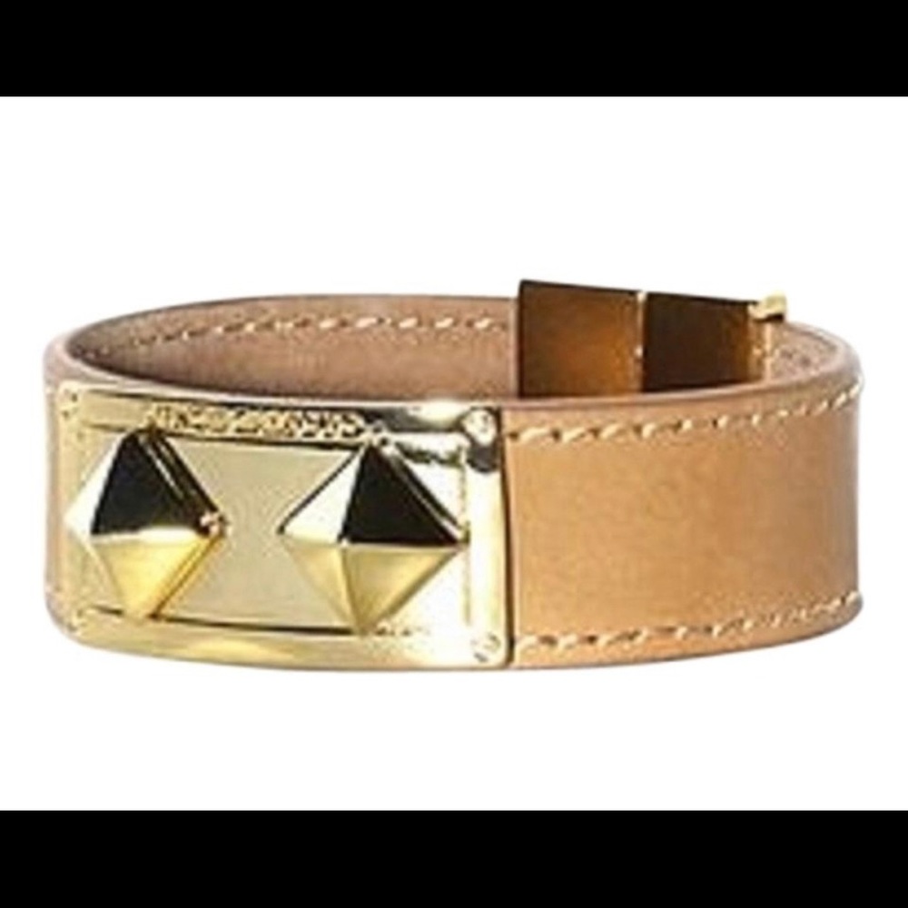 Vince camuto leather beige gold pyramid bracelet
